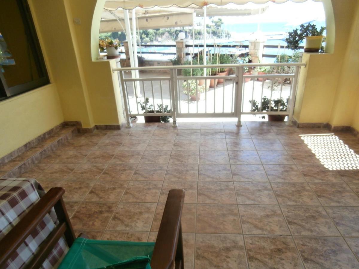 פטיטיריון Haravgi Hotel מראה חיצוני תמונה