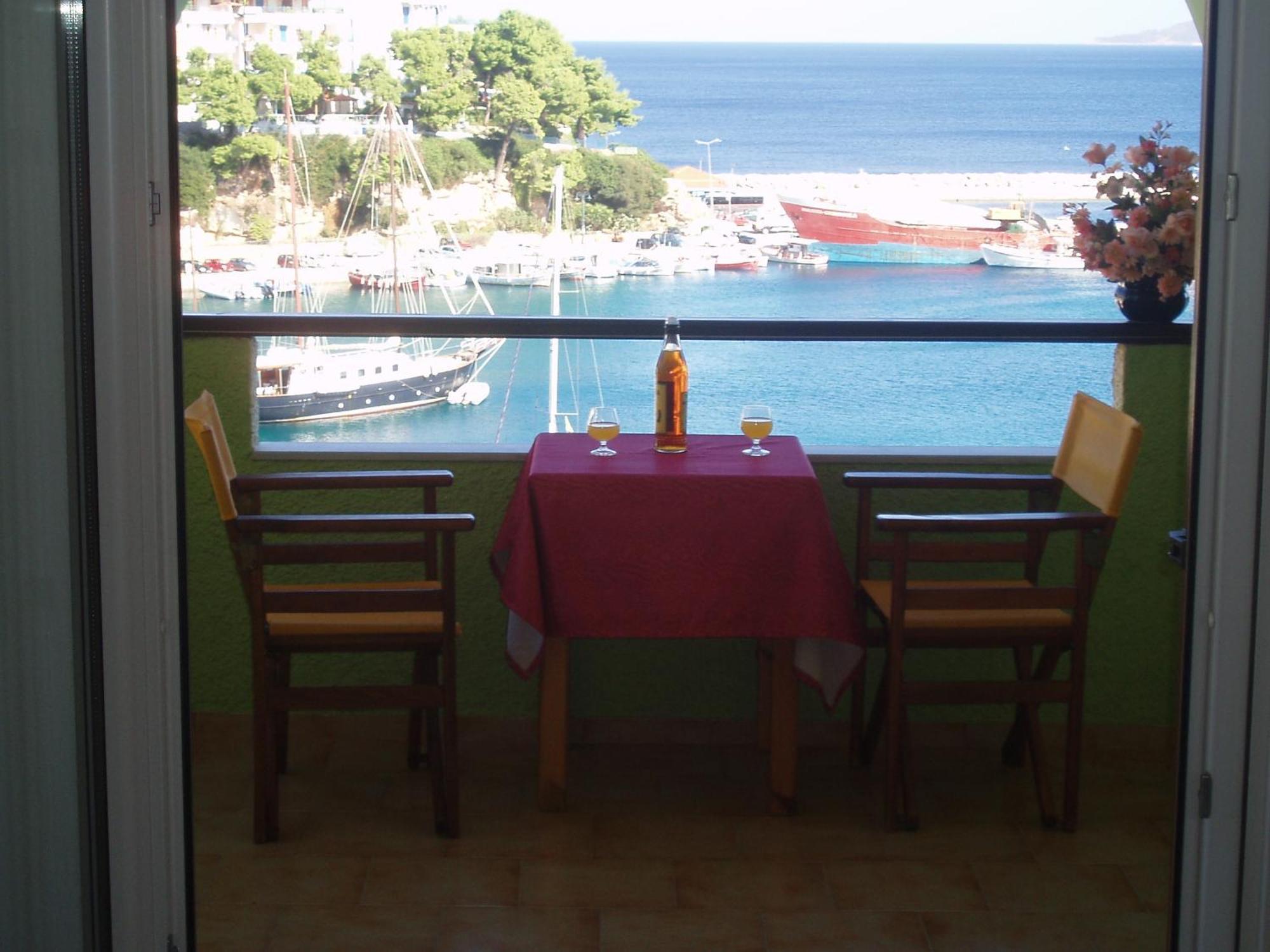 פטיטיריון Haravgi Hotel מראה חיצוני תמונה