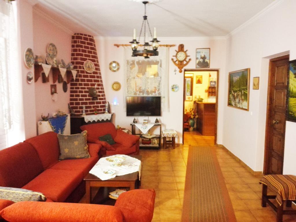 פטיטיריון Haravgi Hotel מראה חיצוני תמונה