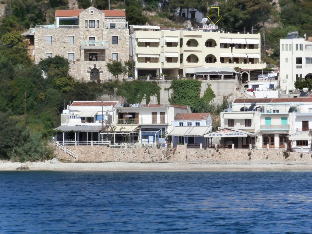 פטיטיריון Haravgi Hotel מראה חיצוני תמונה